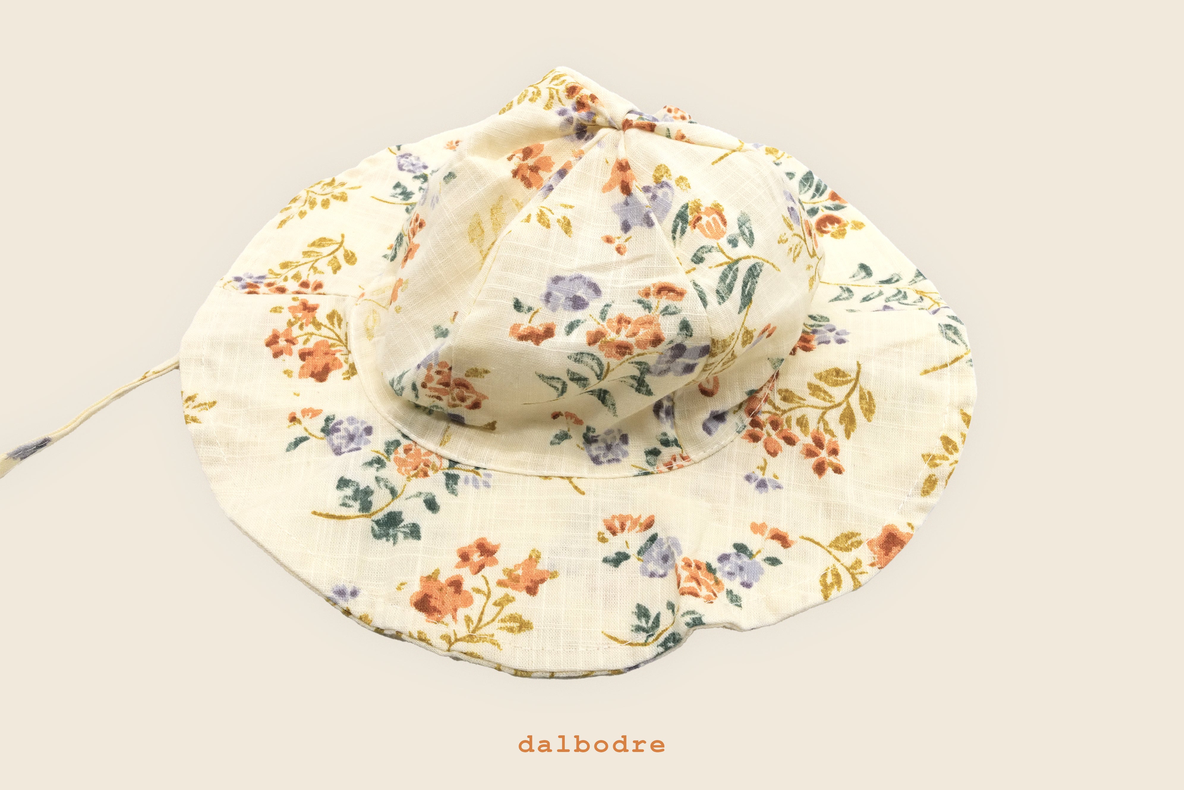 Conjunto de mono y sombrero para el sol Meadow Breeze