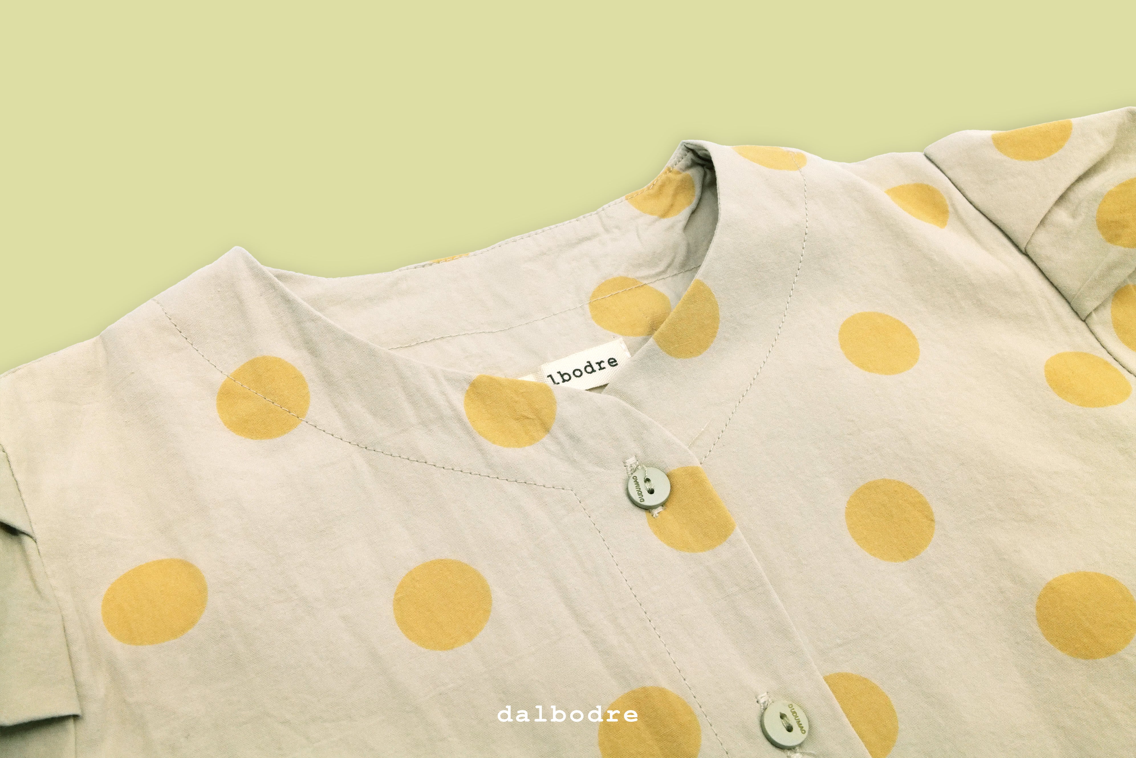 Chaqueta de puntos dorados